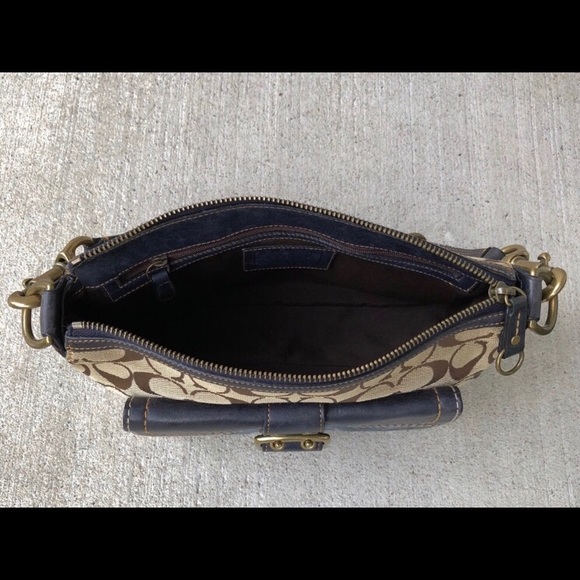 COACH Ltd Edition Fall 2004 Purse - Picture 3 of 7